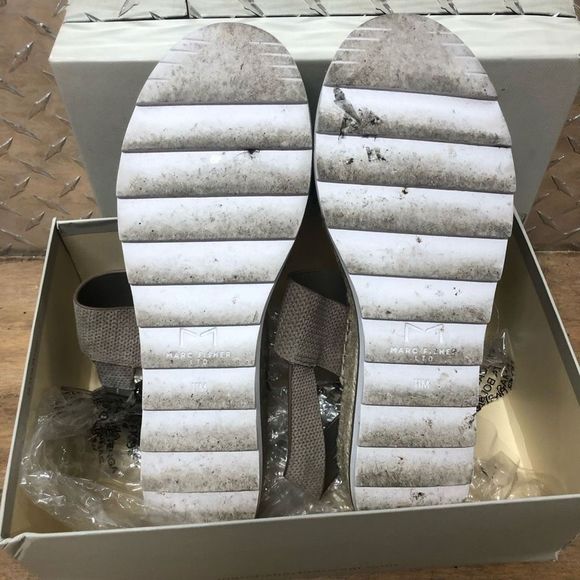 MARC FISHER IOB - PHEBE 2 BEIGE SUEDE SANDALS Size 11, MSRP $140 - Picture 7 of 9